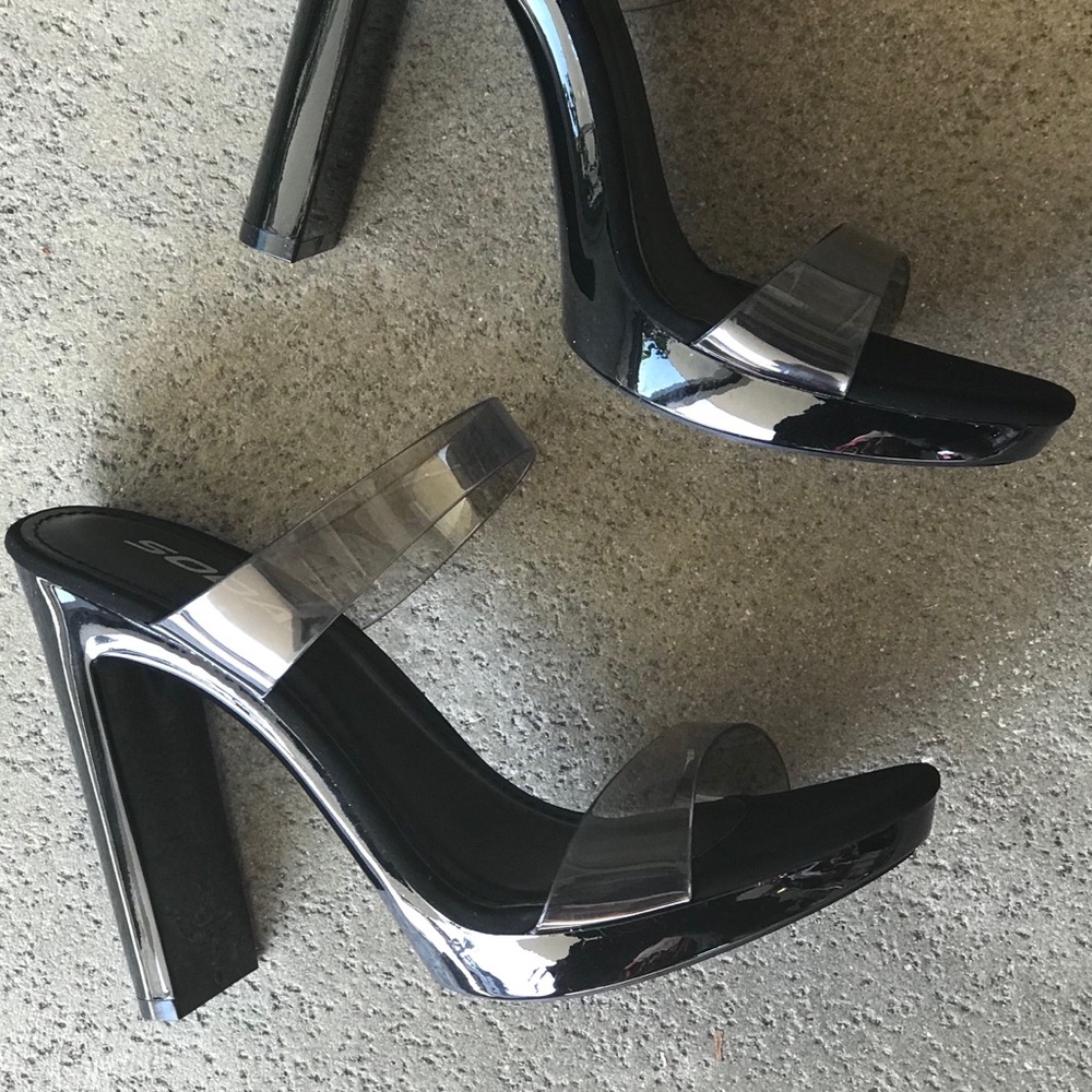 6.5 Known Transparent Smokey Lucite Platform Heel - Picture 6 of 8